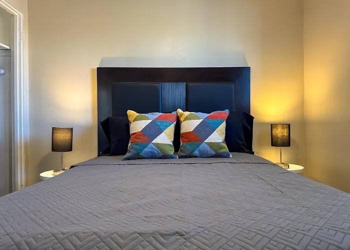 Sleeps 8 2 Full 5 Beds Parking Wifi Apartment